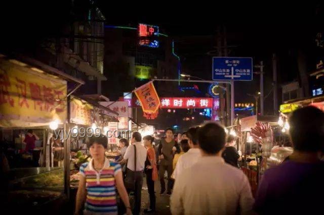 夜市新体验：头一次用震撼形容的夜市与传统夜市对比分析